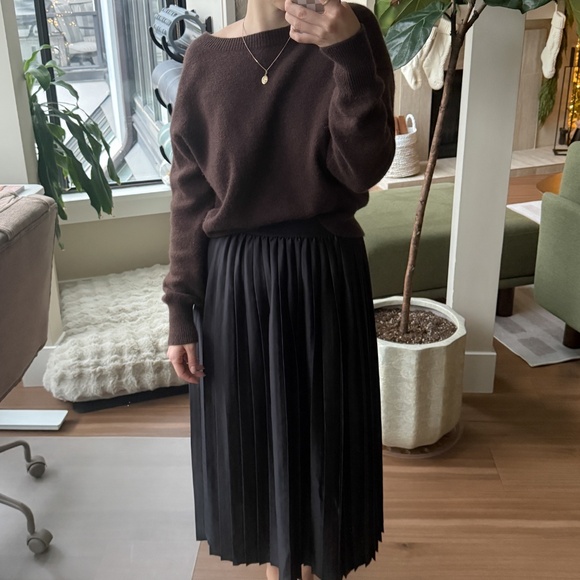 Lululemon pleated midi skirt - Picture 3 of 5